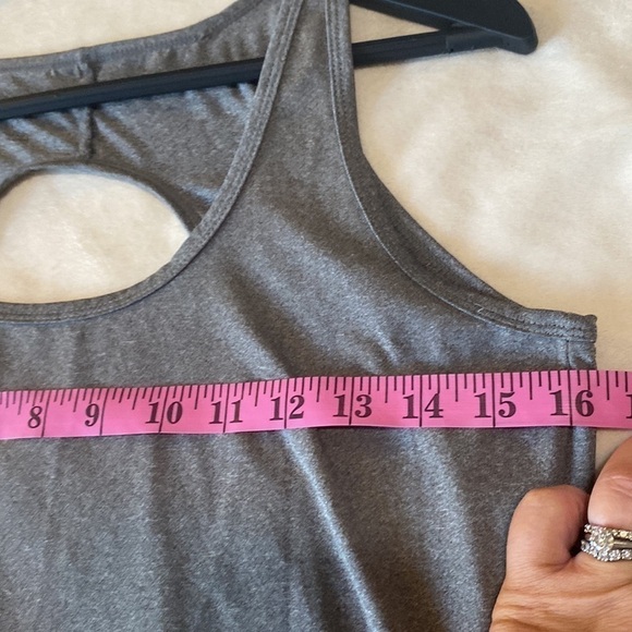 Activewear | Key hole back | Work out | Top - Picture 6 of 10